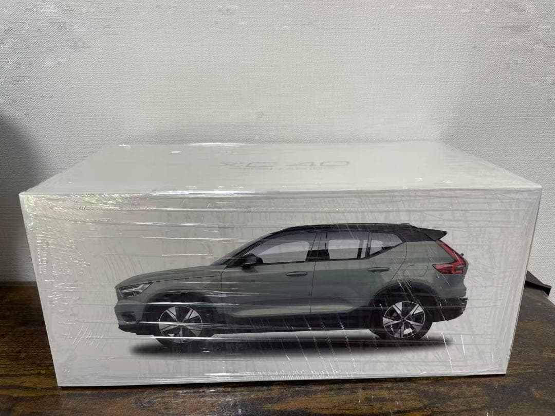 105-029 1/18 ボルボ VOLVO XC40 ブルー