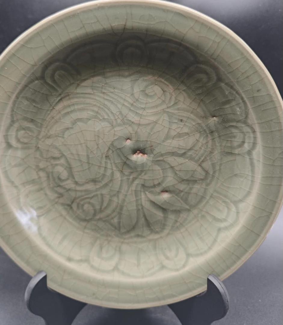 明時代　龍泉窯青磁花紋盤(E-31)