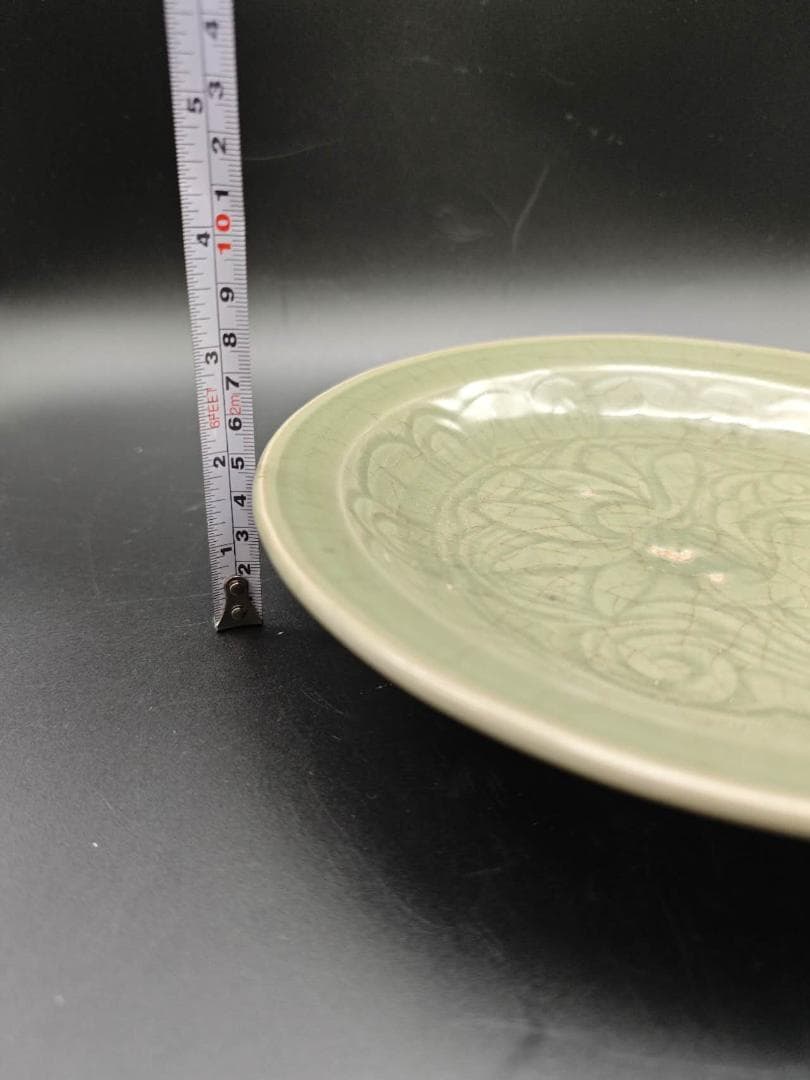 明時代　龍泉窯青磁花紋盤(E-31)