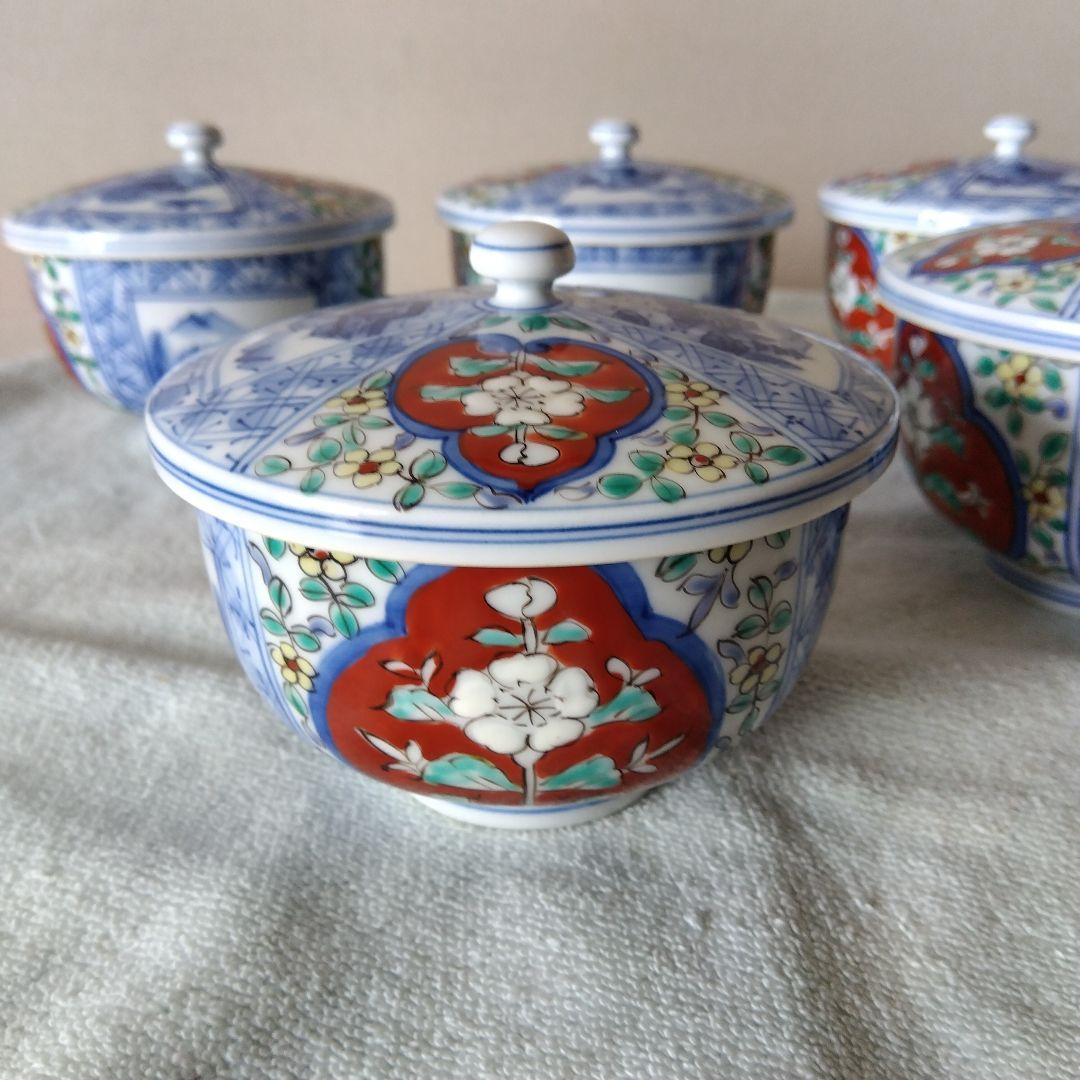 華山萬右衛門作　染錦草花間取山水蓋付湯呑揃