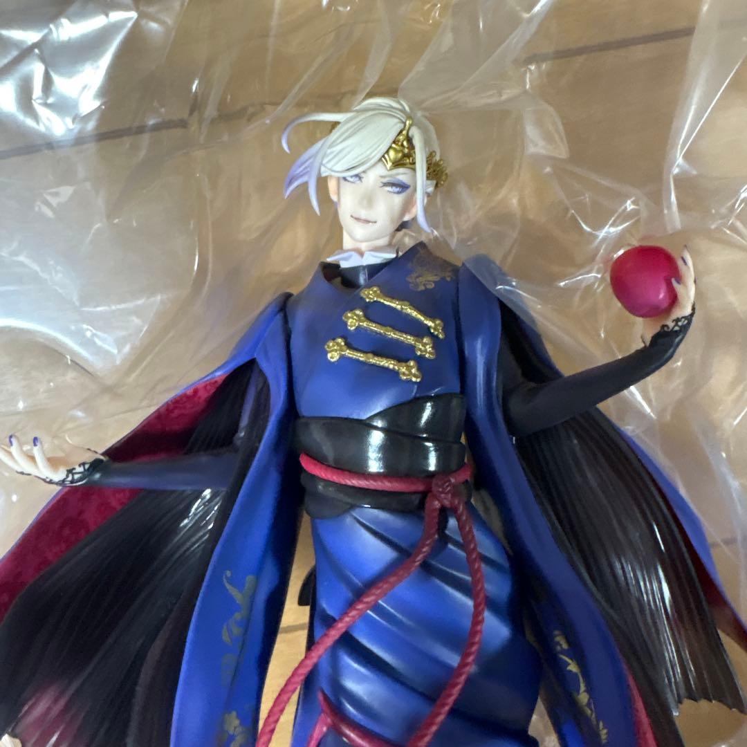 ツイステ　ヴィル　1/8スケールフィギュア　アニプレックス　缶バッジ　ポスカ付き