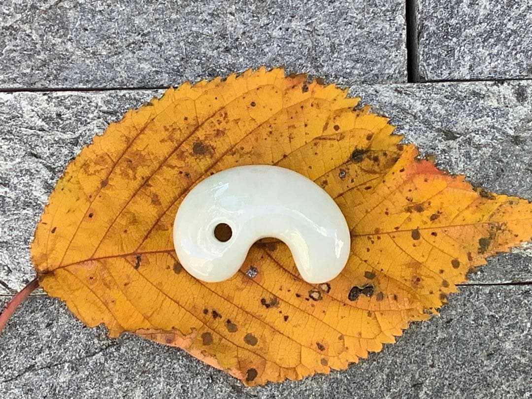 ✳安価卸し値段　幸運引き寄せる糸魚川翡翠勾玉　本物を１個お持ちください　鑑別書付