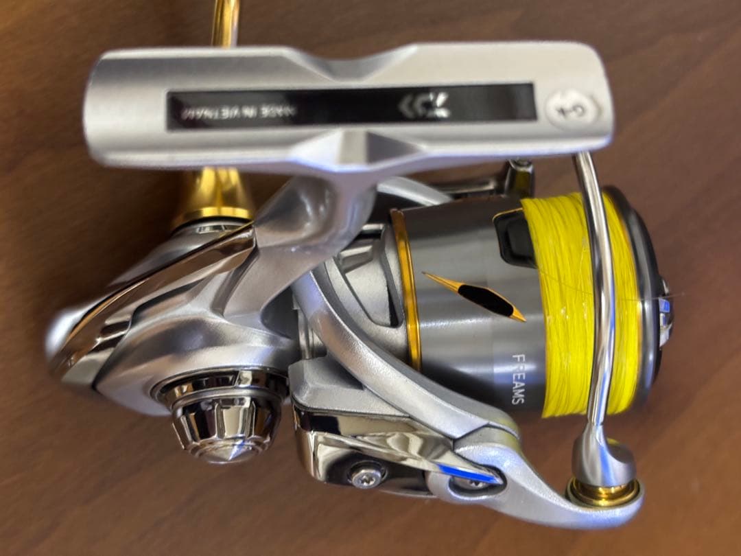 美品　ダイワ　21 フリームス FC LT 2000S リールスタンド付き