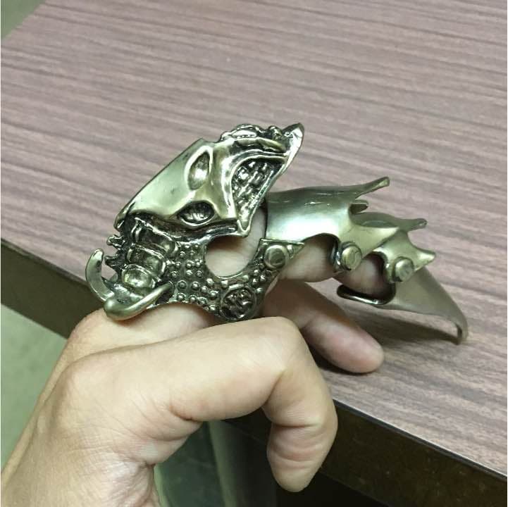 謎のサタンリング。