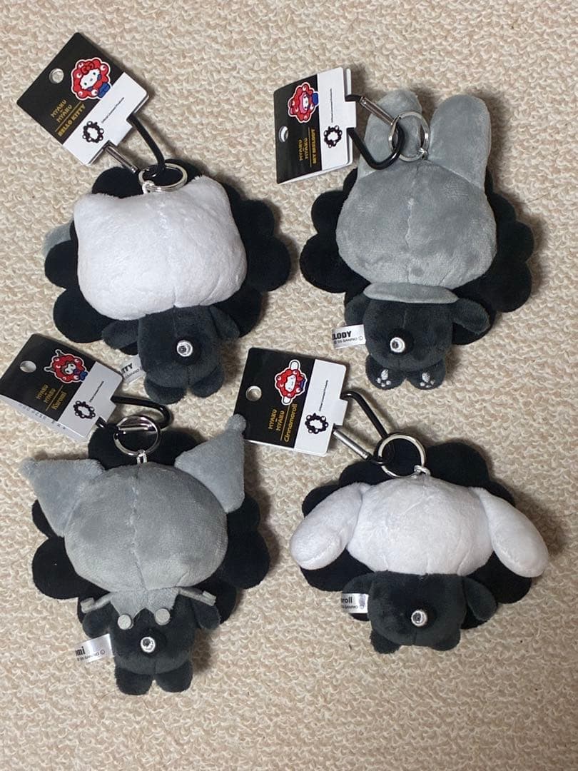サンリオ　ミャクミャク　なりきりBCカラビナ　黒ぬいぐるみ 4点セット