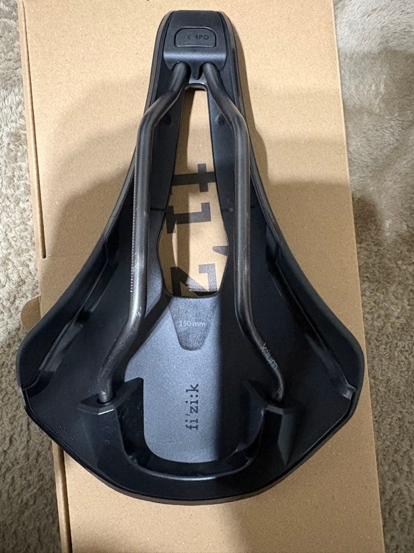 Fizik ARGO TEMPO R3 kium 150mm ブラック サドル