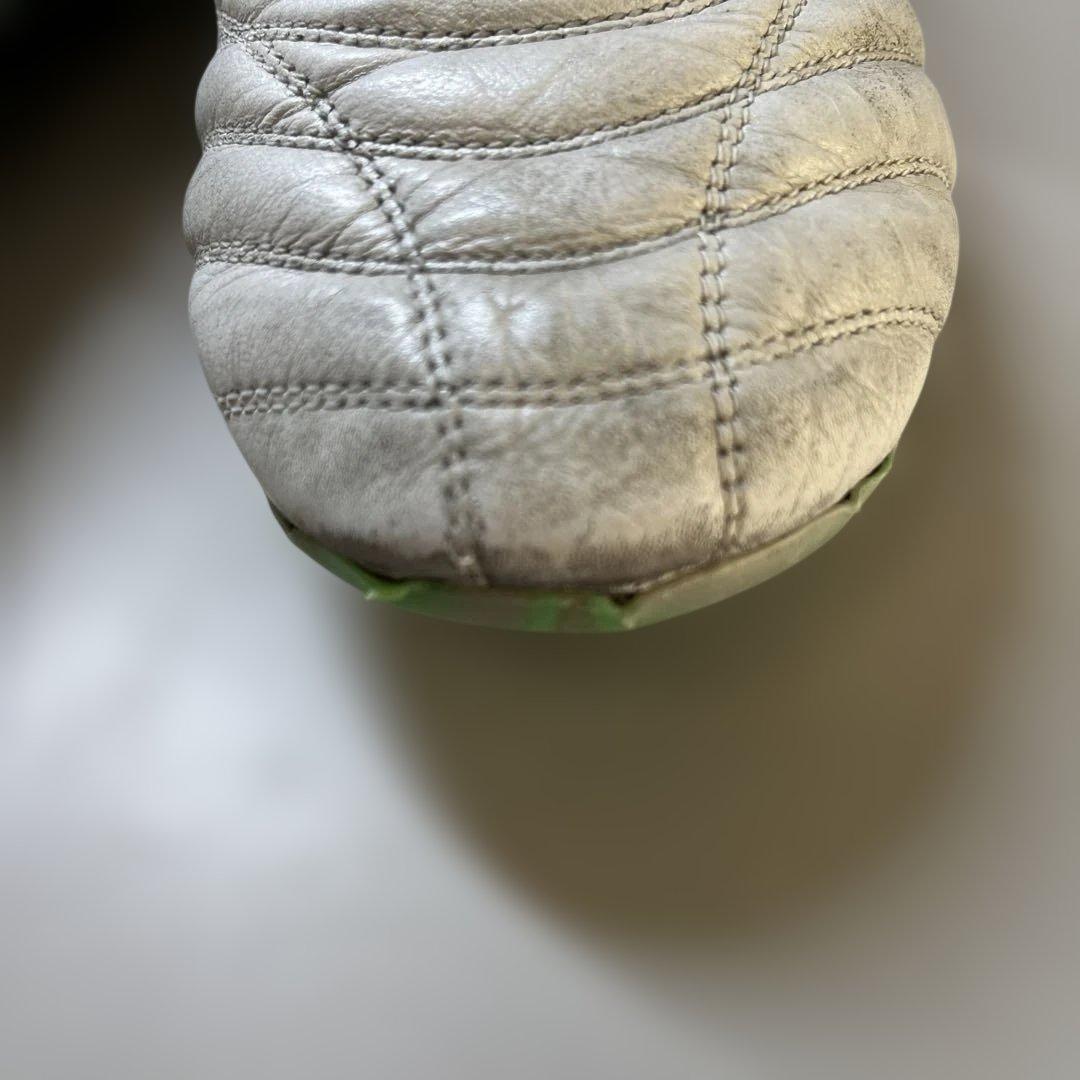 モレリアネオ4 β JAPANの限定カラー（白×緑）27.5cm