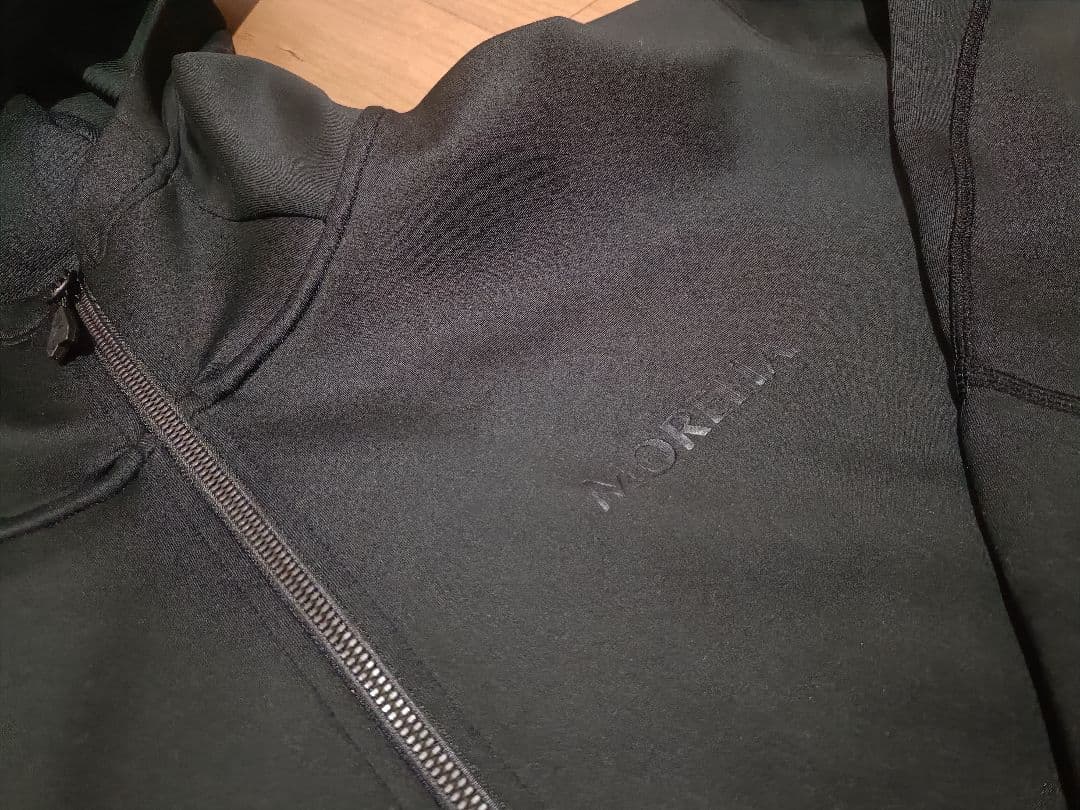 ミズノ MORELIA ピーチタッチスウェットフーディー・パンツ(ブラック)