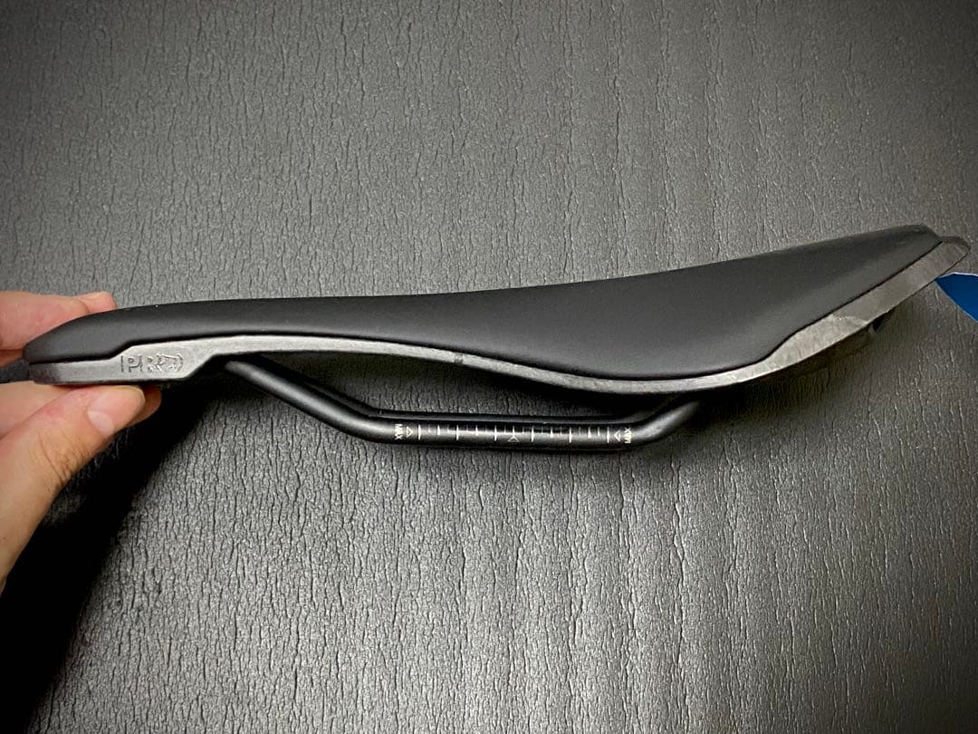 パーツ PRO Stealth Performance Saddle 142mm