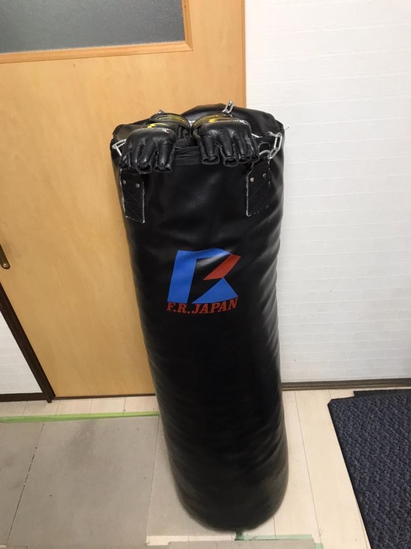 ファイティングロード　サンドバッグ（グローブ付き）