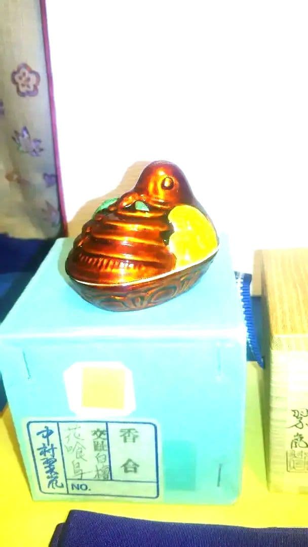 香合、コ_チ白檀、花喰鳥、中村翠嵐作。