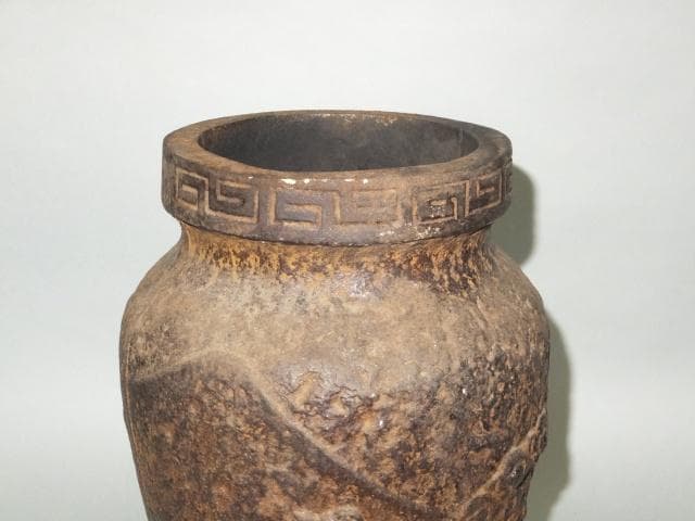 時代古鉄 華道具 在銘 花器 壺『荒膚地浮彫雲龍雷文　壱対』1128O