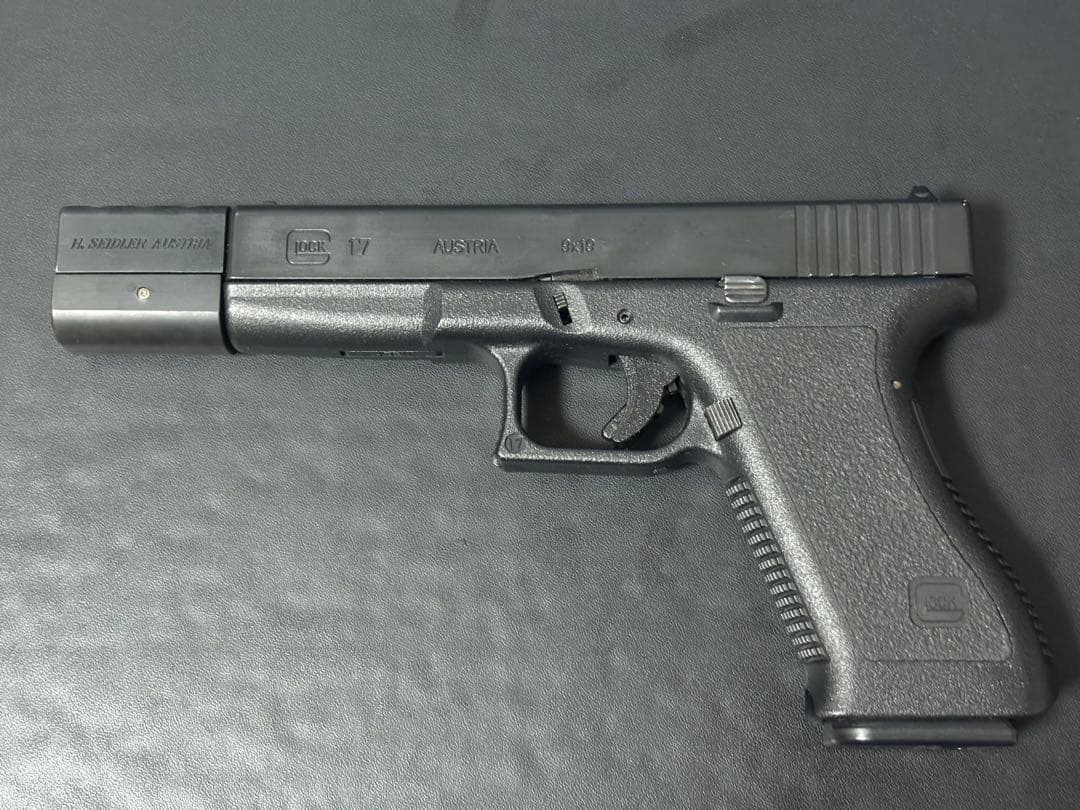 MGC Glock 17 ガスガン 本体とマガジン付き