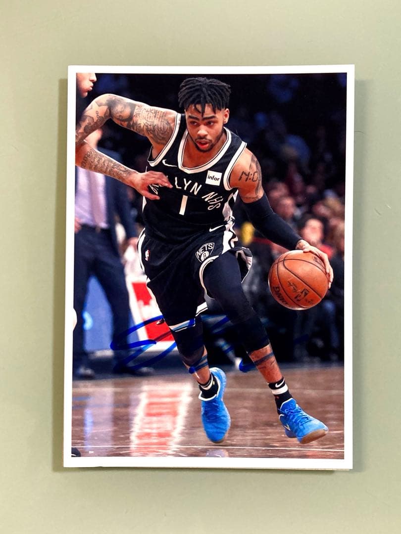 ディアンジェロ・ラッセル直筆サイン入り2Lサイズ写真…