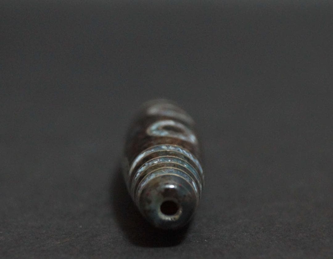 オールドチベットメノウ瑪瑙銀線象嵌『五眼天珠』根付緒締玉アゲート提げ物ビーズ