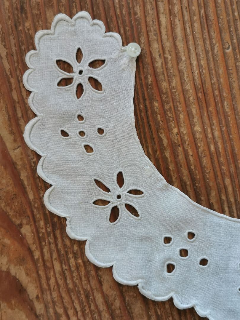 アンティークフランス オープンカットワーク アイレット刺繍 スカラップリム付け襟