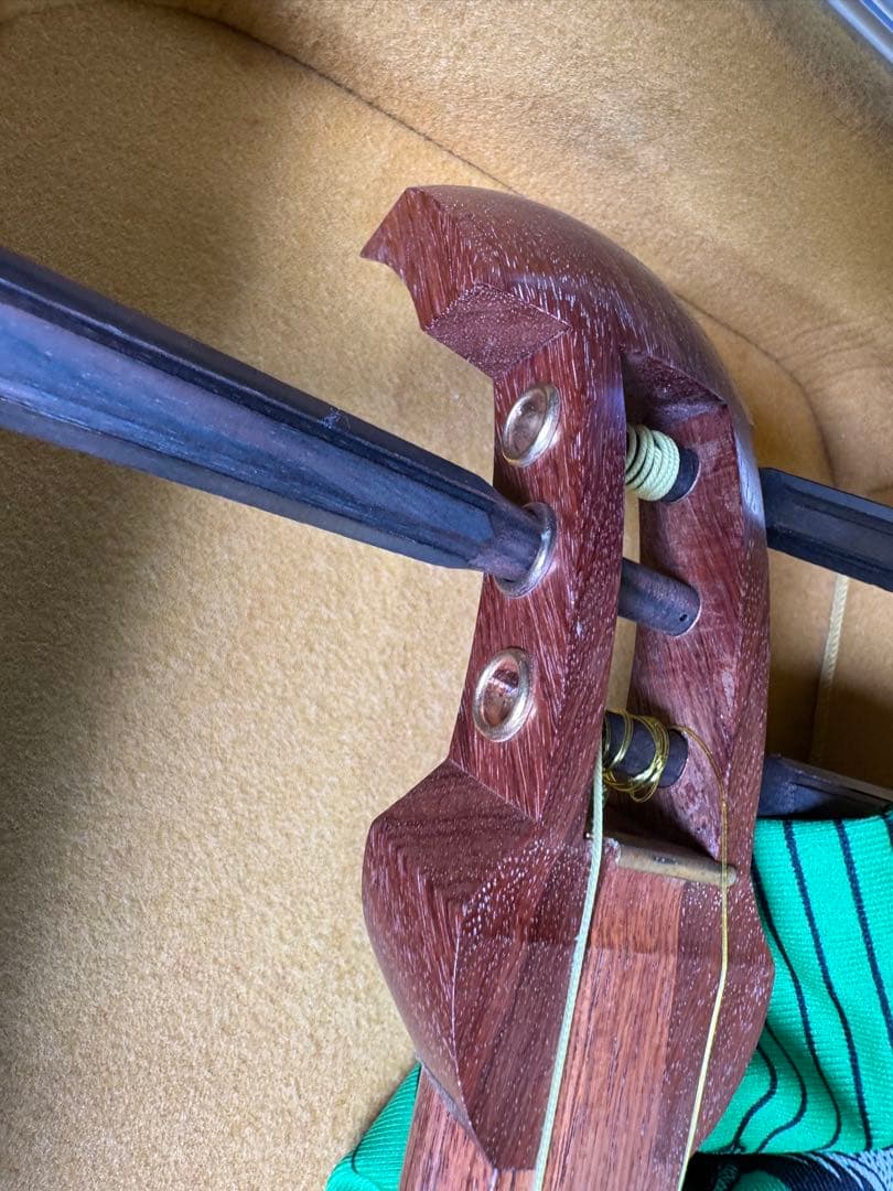 8-津軽三味線?　高級糸巻き 紅木？ハードケース&付属