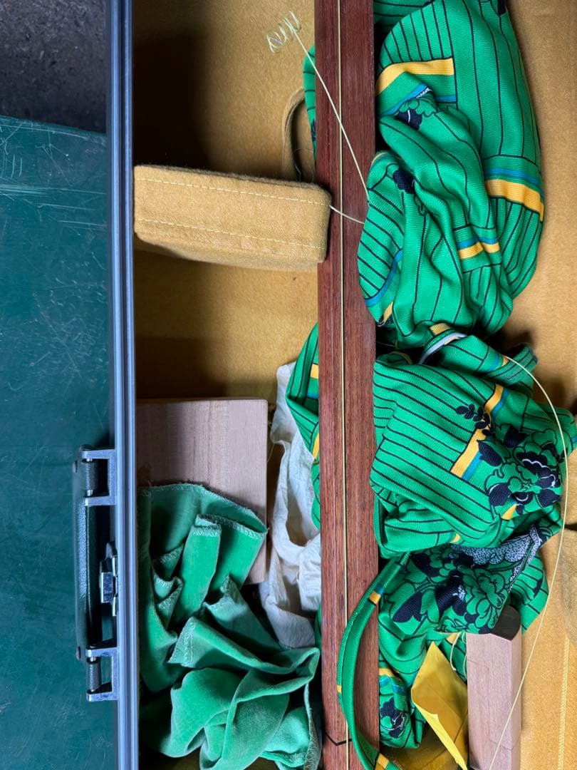 8-津軽三味線?　高級糸巻き 紅木？ハードケース&付属