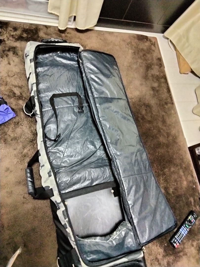 キャリー付きスノーボードケース