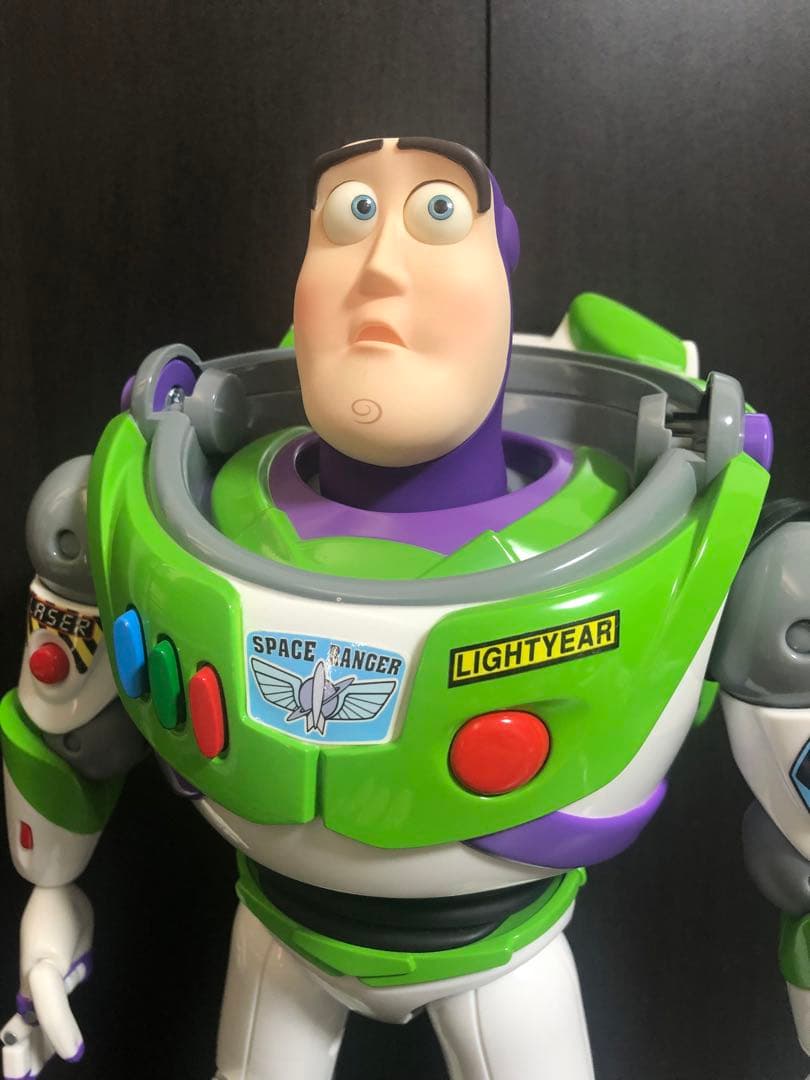 トイストーリー　リアルポージングフィギュア　バズ・ライトイヤー　ヘッドパーツ付き
