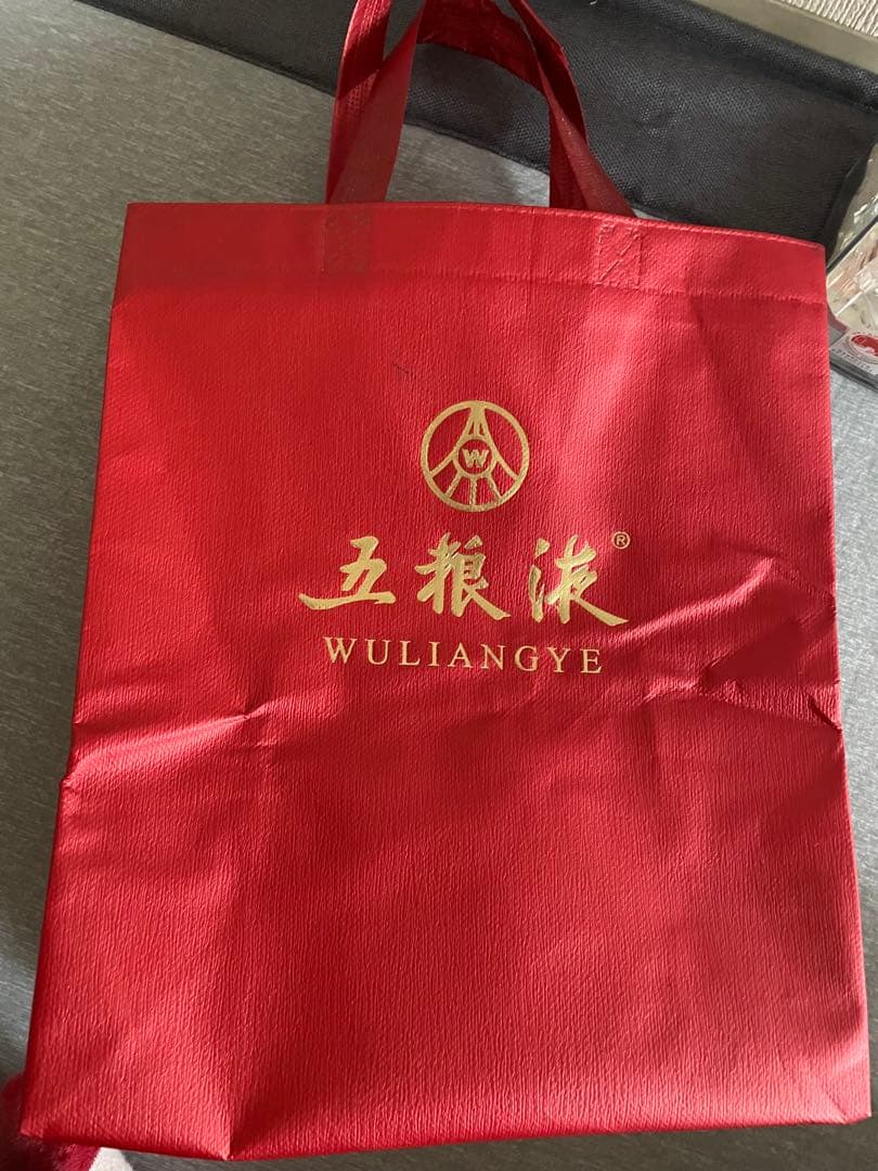 五粮液 透明ケース入り