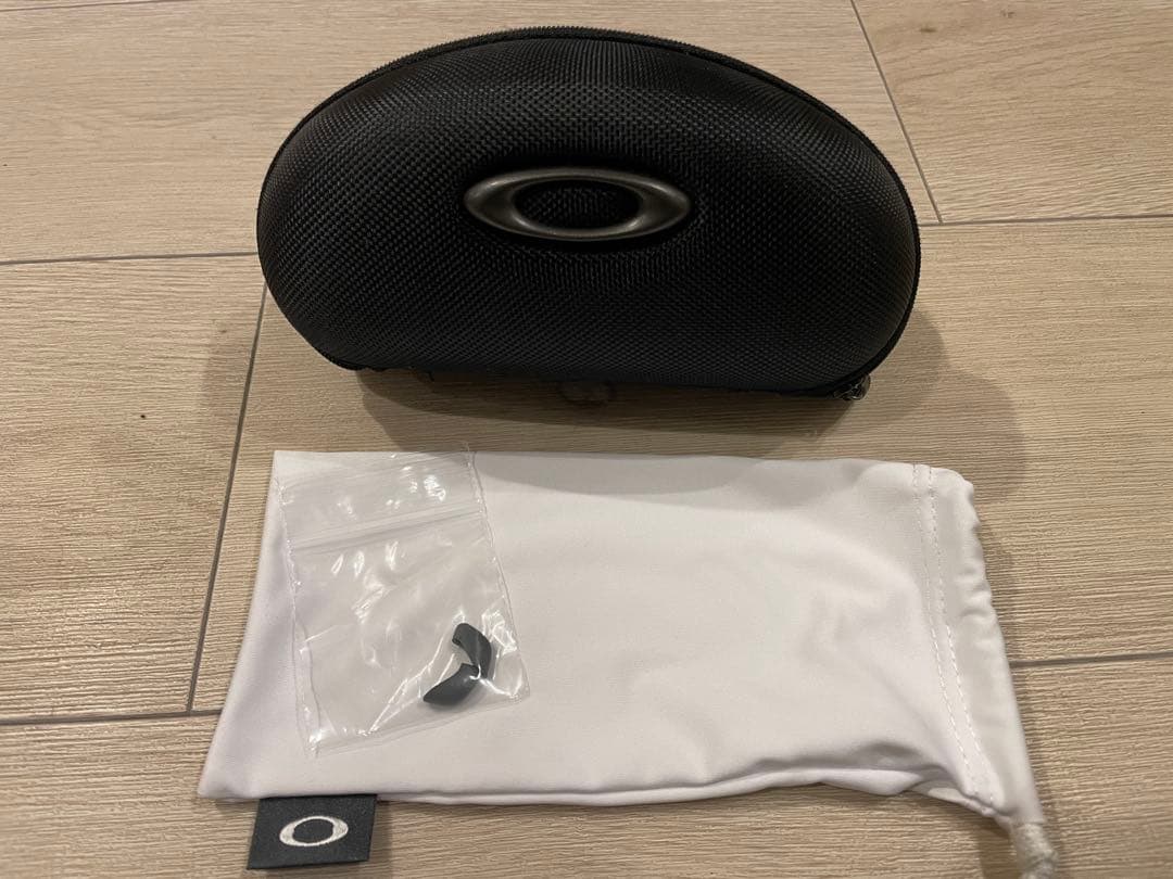 オークリーゴルフ用ホワイト/レッド偏光サングラス