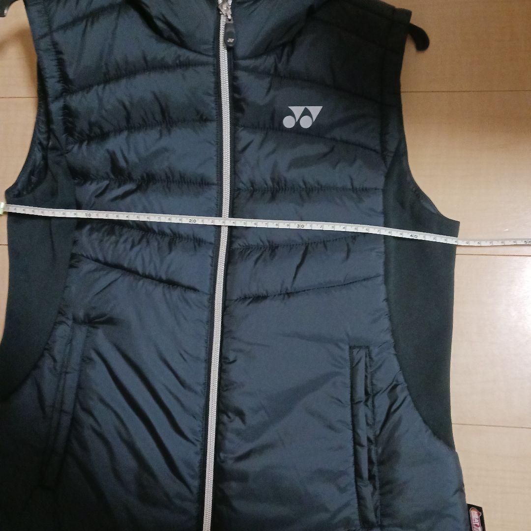 YONEX フード付きブラック中綿ベスト　レディースM