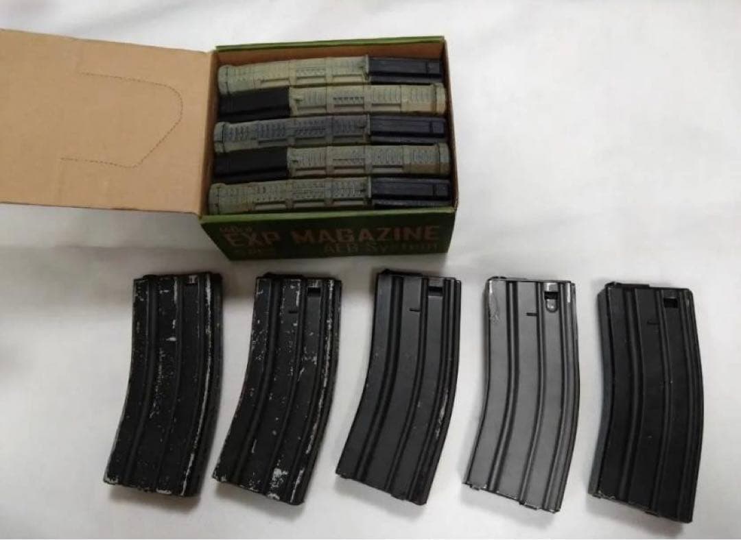 シュン（10月末まで）東京マルイ　M4CRW&マガジン10個セット