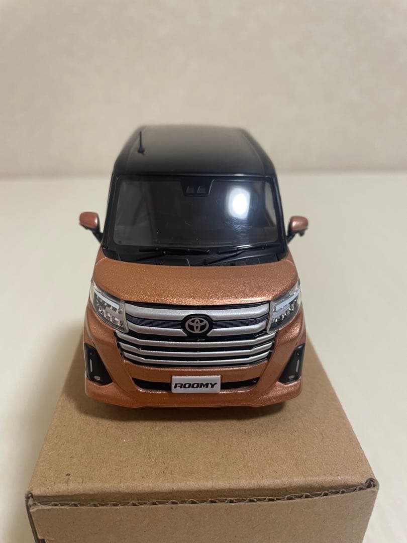 トヨタ ルーミー 1/30スケールミニカー オレンジ