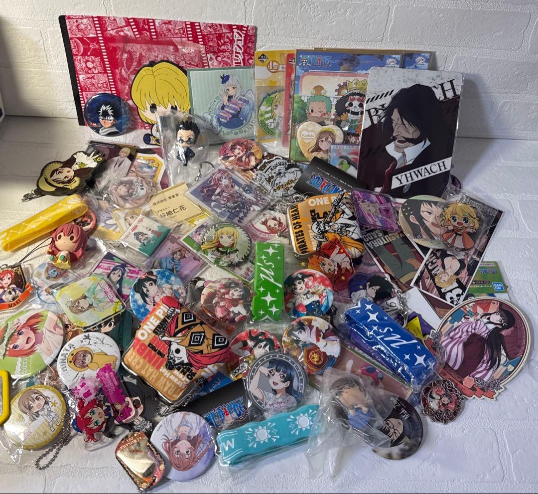 ノンジャンル　グッズまとめ売り　缶バッジ アクスタ　大量