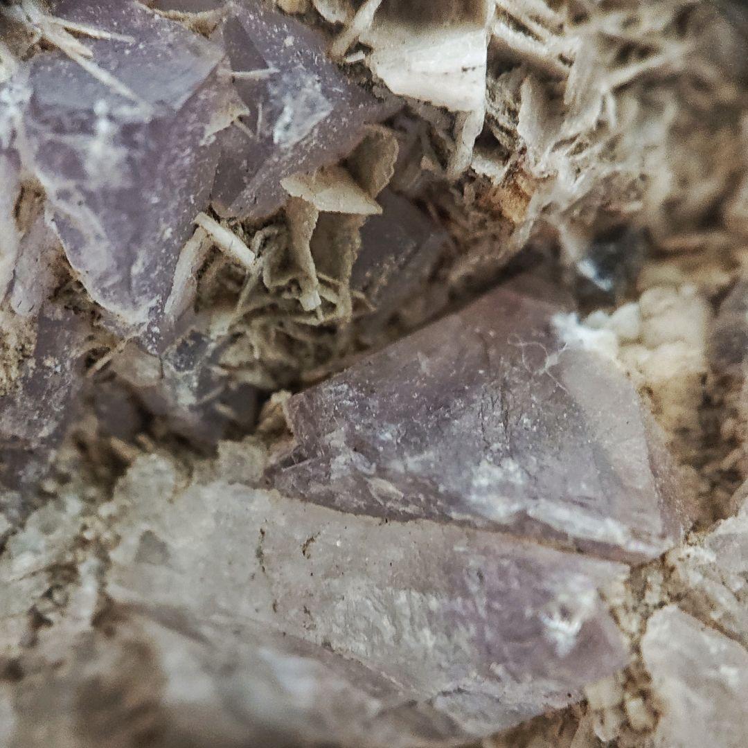 希少 国産鉱物標本 三重県産 蛍石 母岩付き フローライト 613g 石英