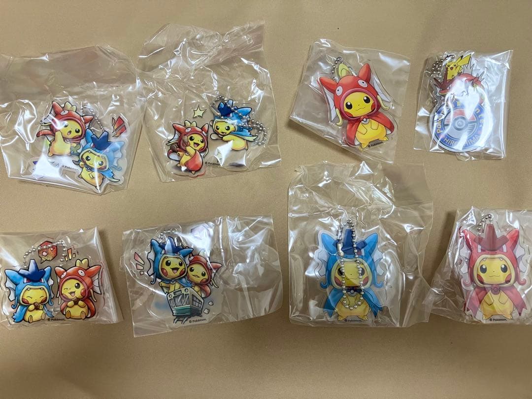 ピカチュウ　アクリルキーホルダー 8個セット