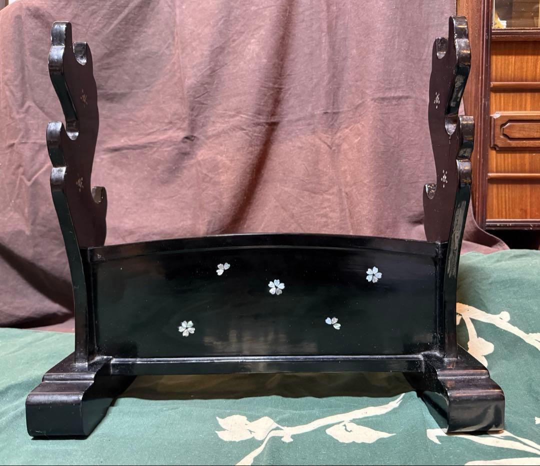 刀掛　木製黒漆塗　螺鈿　大小三本掛