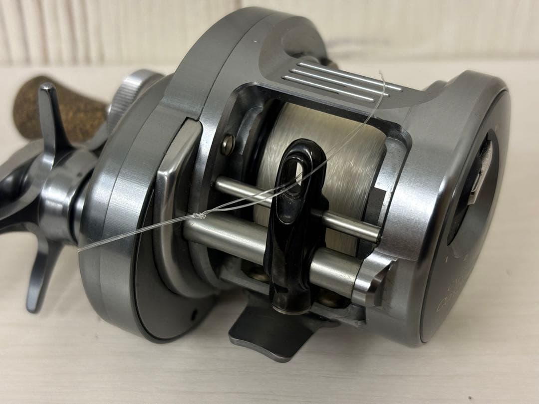 シマノ　19カルカッタコンクエストDC200 右巻き