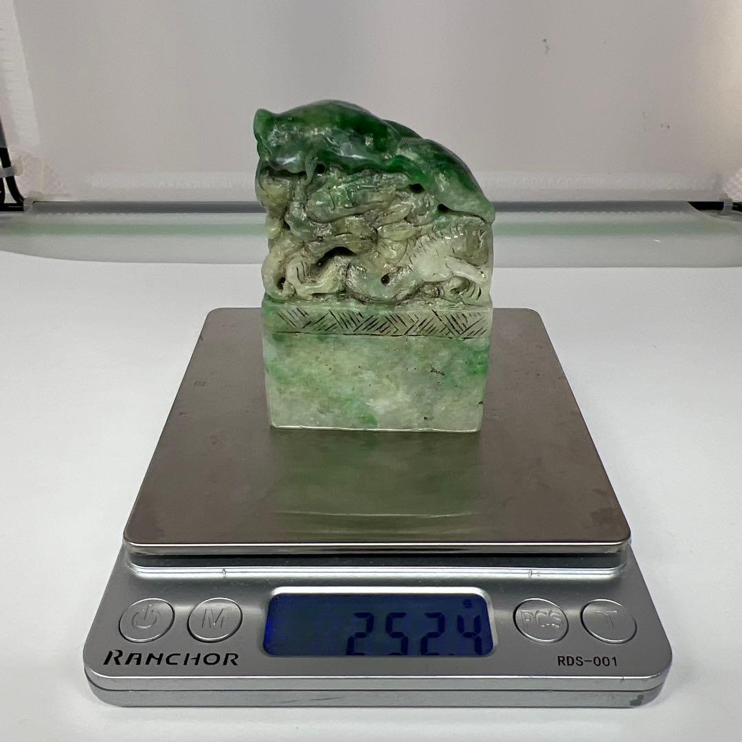 【1点物レア品】翡翠 彫刻 龍　オブジェ 約7cm 置物　深緑