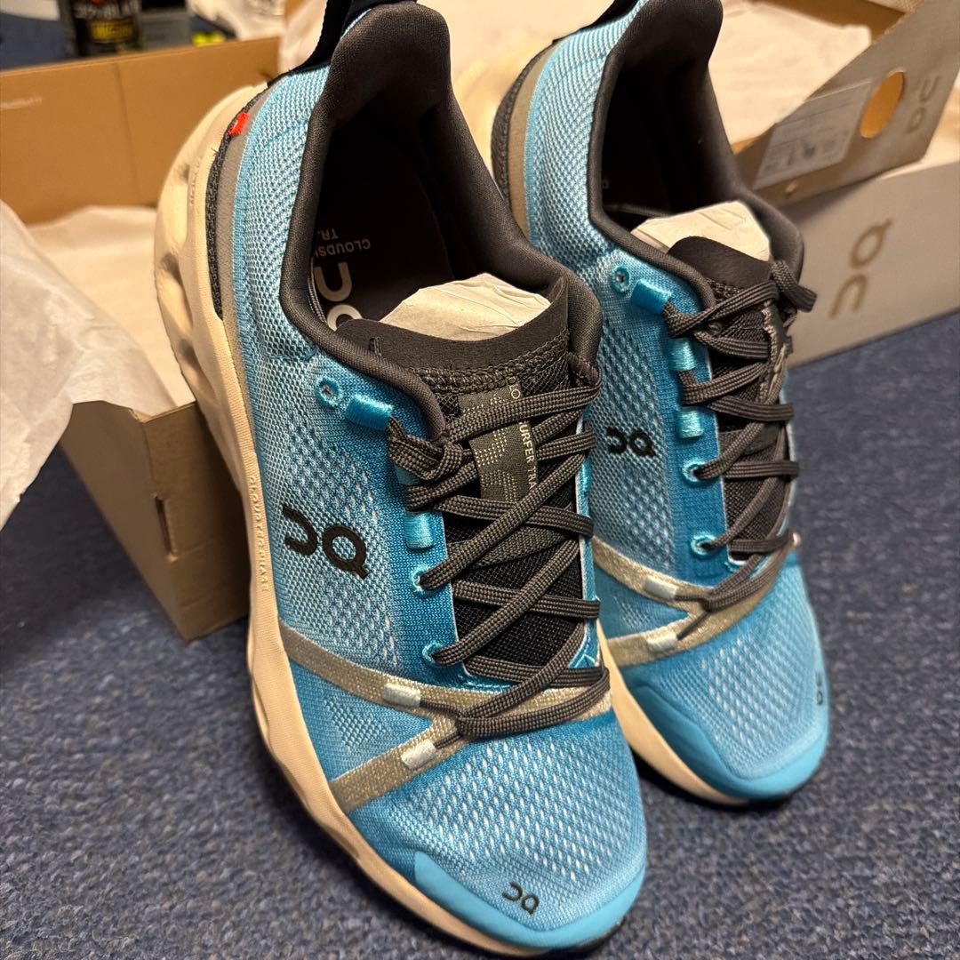 On Cloudsurfer trail 26.0センチ