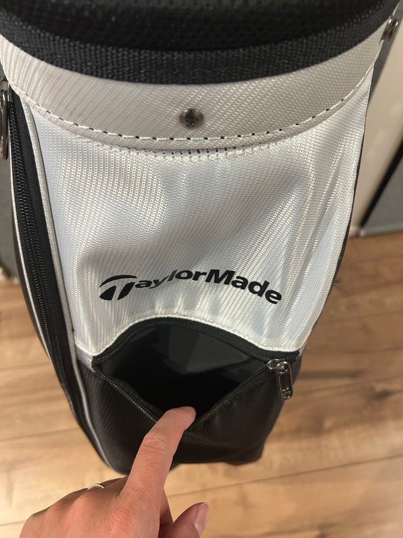 TaylorMade トゥルーライト　ゴルフバッグ
