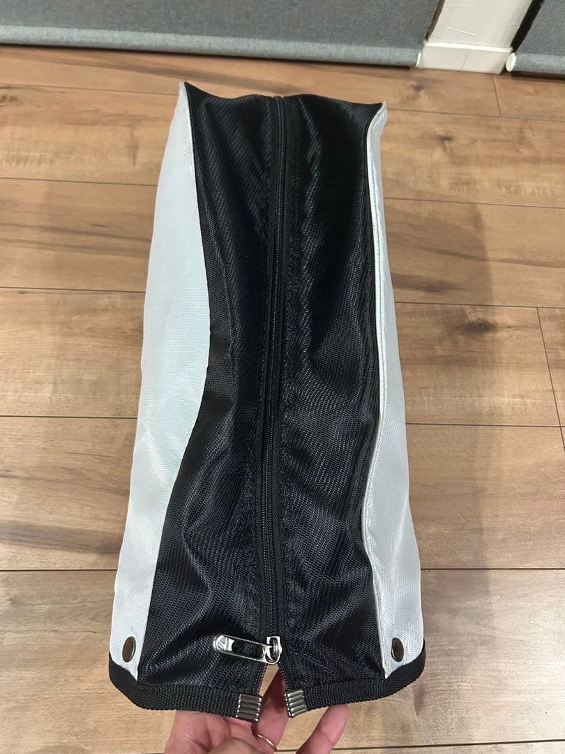 TaylorMade トゥルーライト　ゴルフバッグ