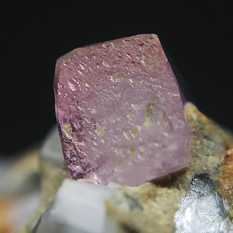 528 ピンクトパーズ トパーズ カトラン 結晶 母岩付 原石