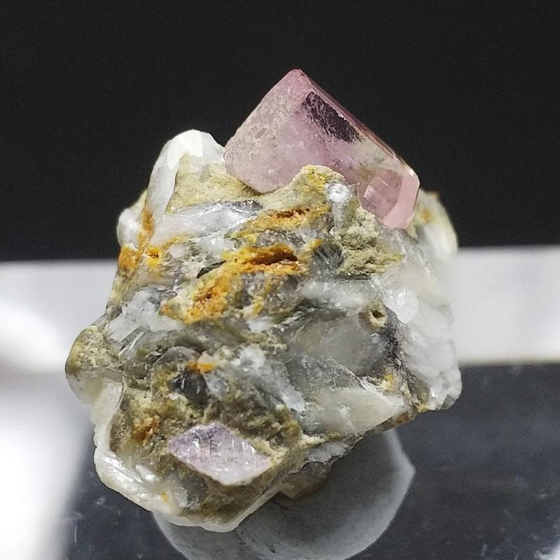 528 ピンクトパーズ トパーズ カトラン 結晶 母岩付 原石