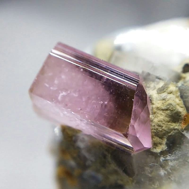 528 ピンクトパーズ トパーズ カトラン 結晶 母岩付 原石