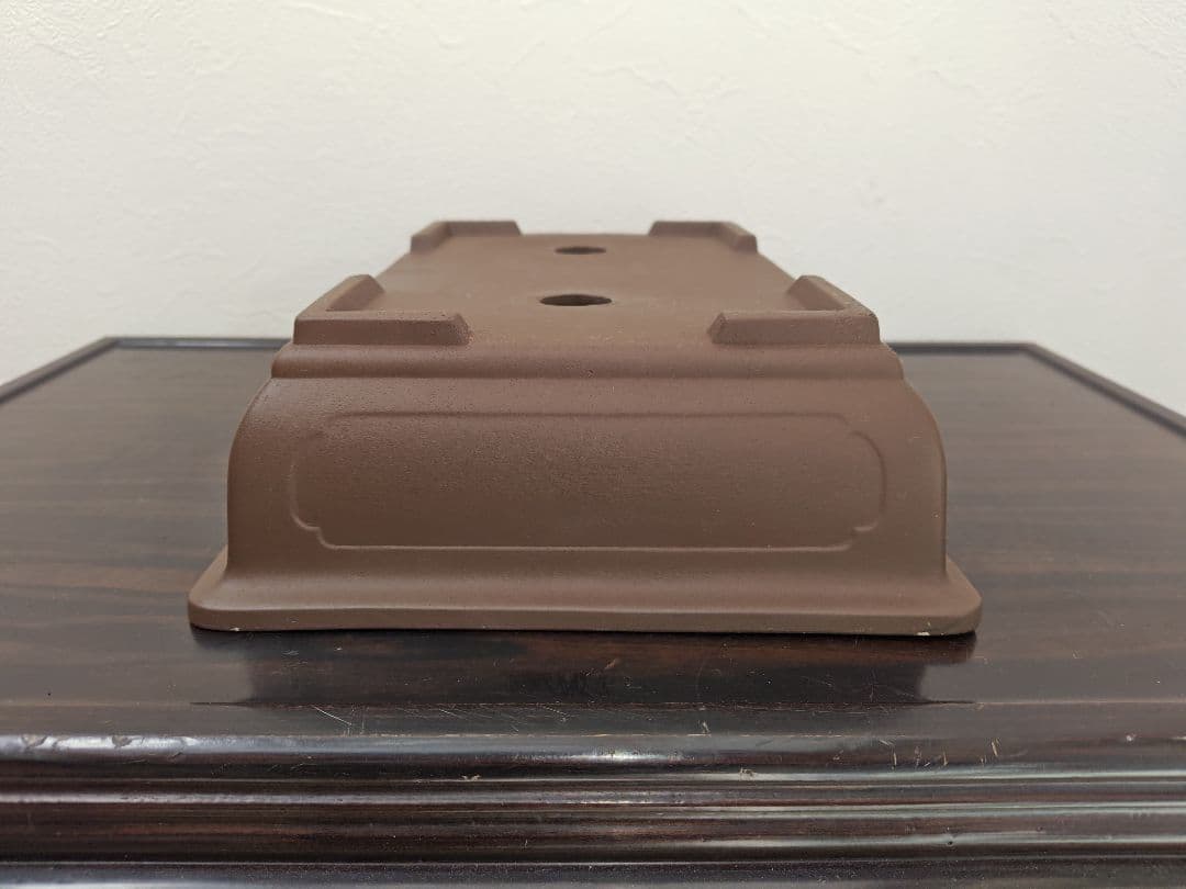 ブラウンの陶器製長方角形盆栽鉢 約32cm×23.5cm×8.7cm　落款　宝泉