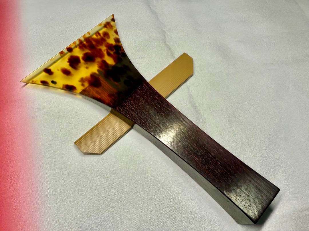 【極上美品】津軽三味線 最高級 鼈甲撥 虎トチ 紅木台 極厚べっ甲 バチ 太棹