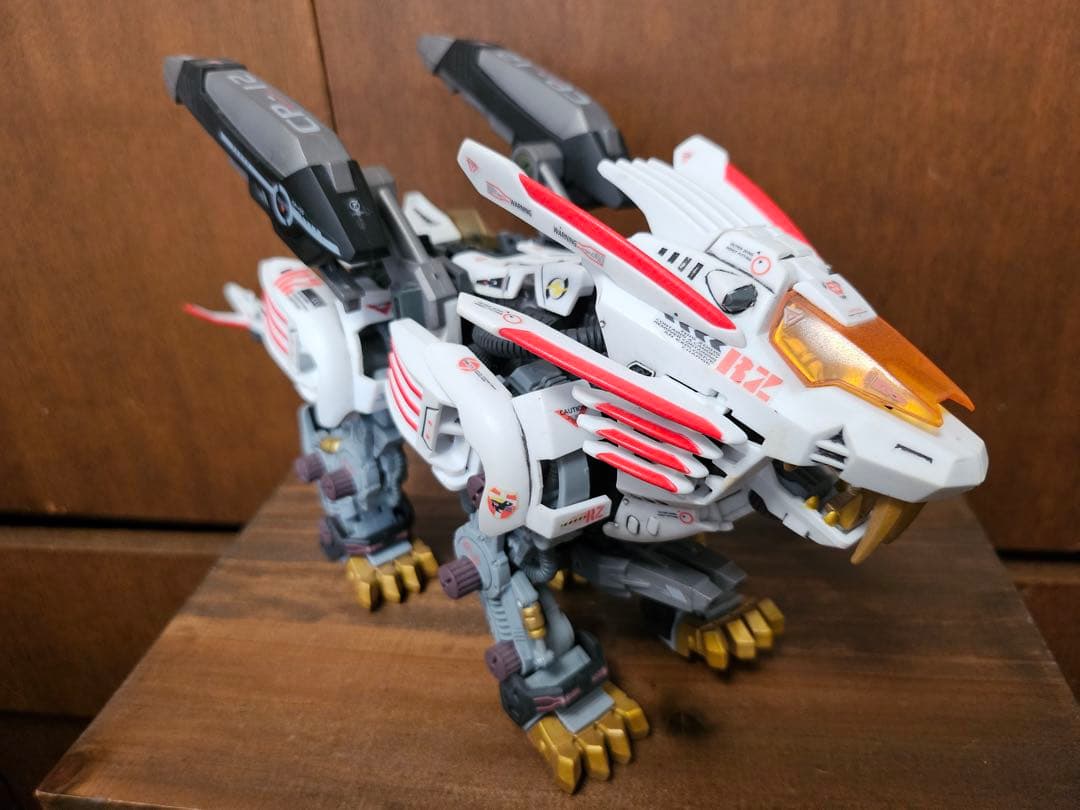 TOMY ゾイド 妄想戦記　ブレードライガーミラージュ 塗装済み