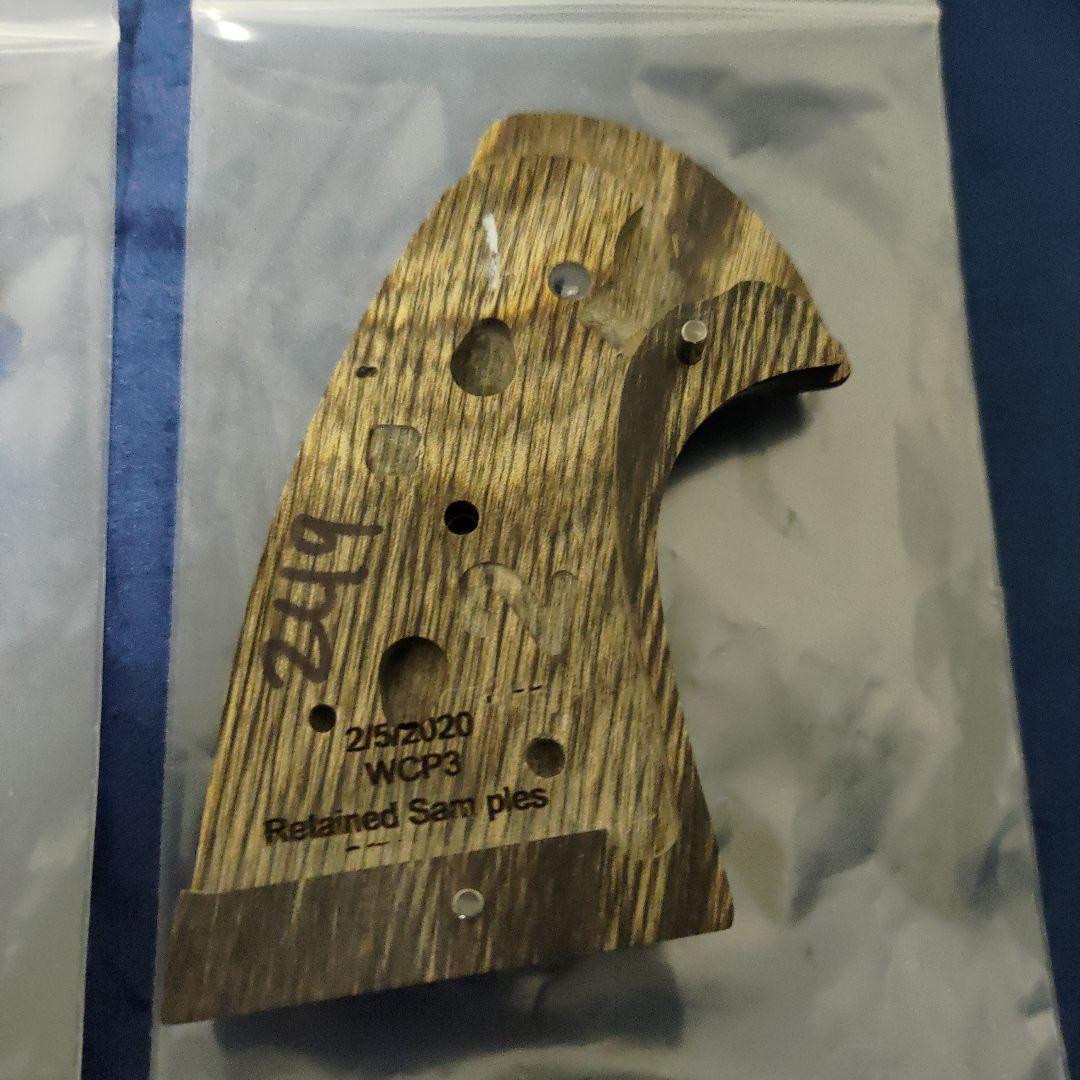 アルタモント木製グリップ パイソン2020用 チェッカー スーパーウォールナット