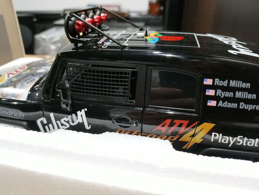 1/18 オートアート　トヨタ　FJクルーザー　ミニカー　ブラック　PS　ソニー