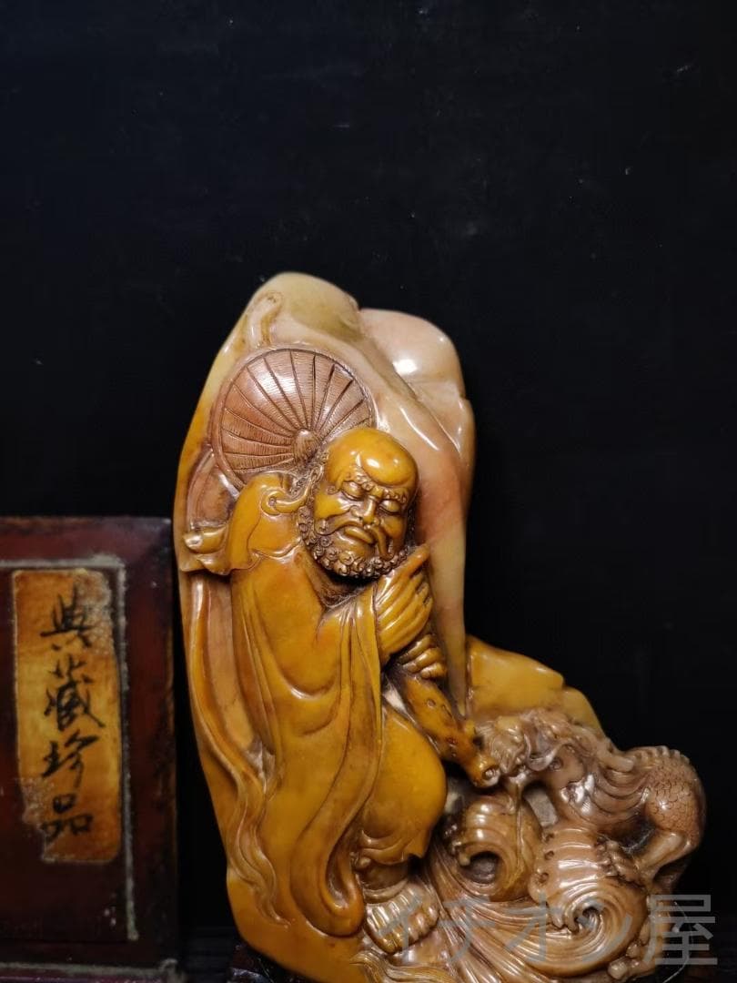 珍品【降龍羅漢】印鑑・寿山石彫｜紅絡田黄石｜仏像彫刻｜耐青作款｜風水置物｜手彫り