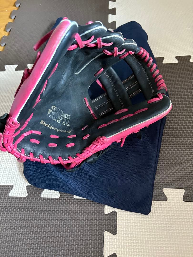 軟式グローブ 黒/ピンク