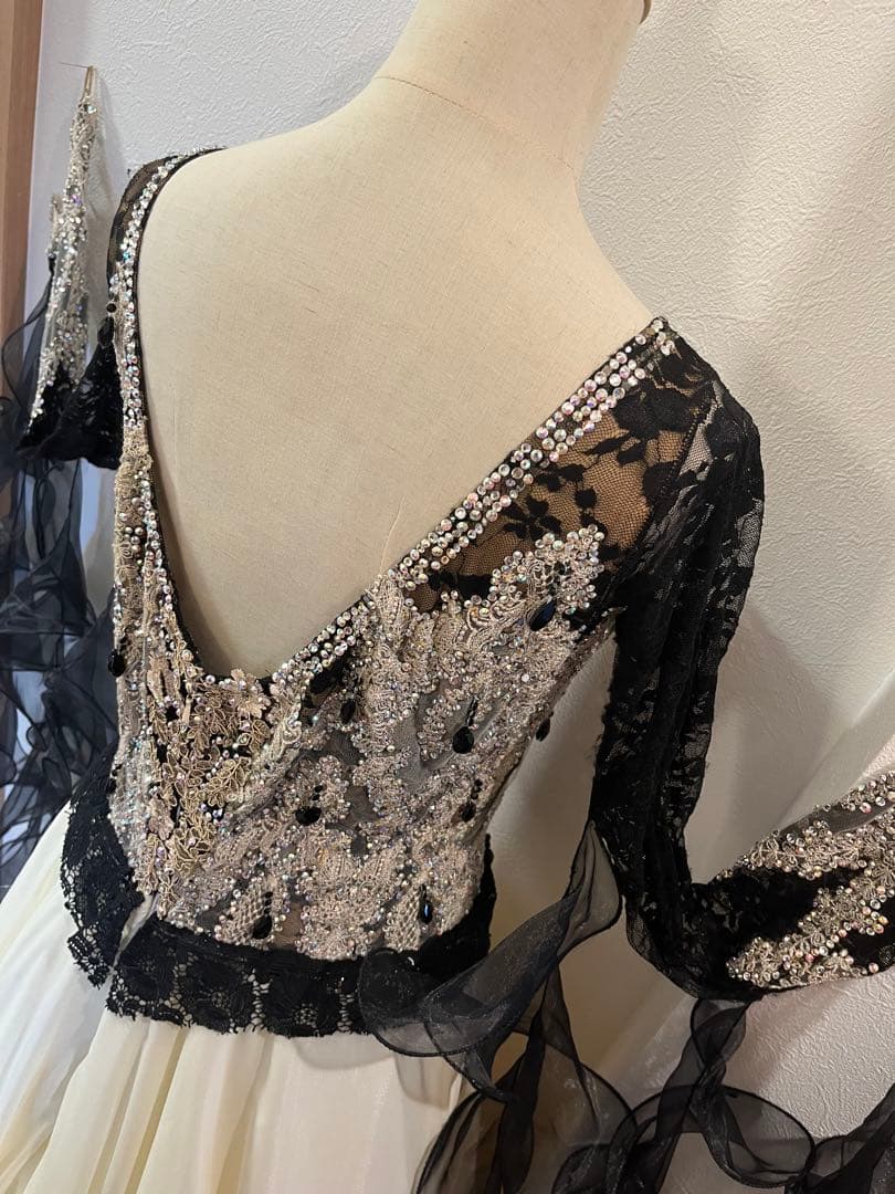 社交ダンス　ドレス ジャンティ クリーム　黒　ブラック　スタンダードドレス