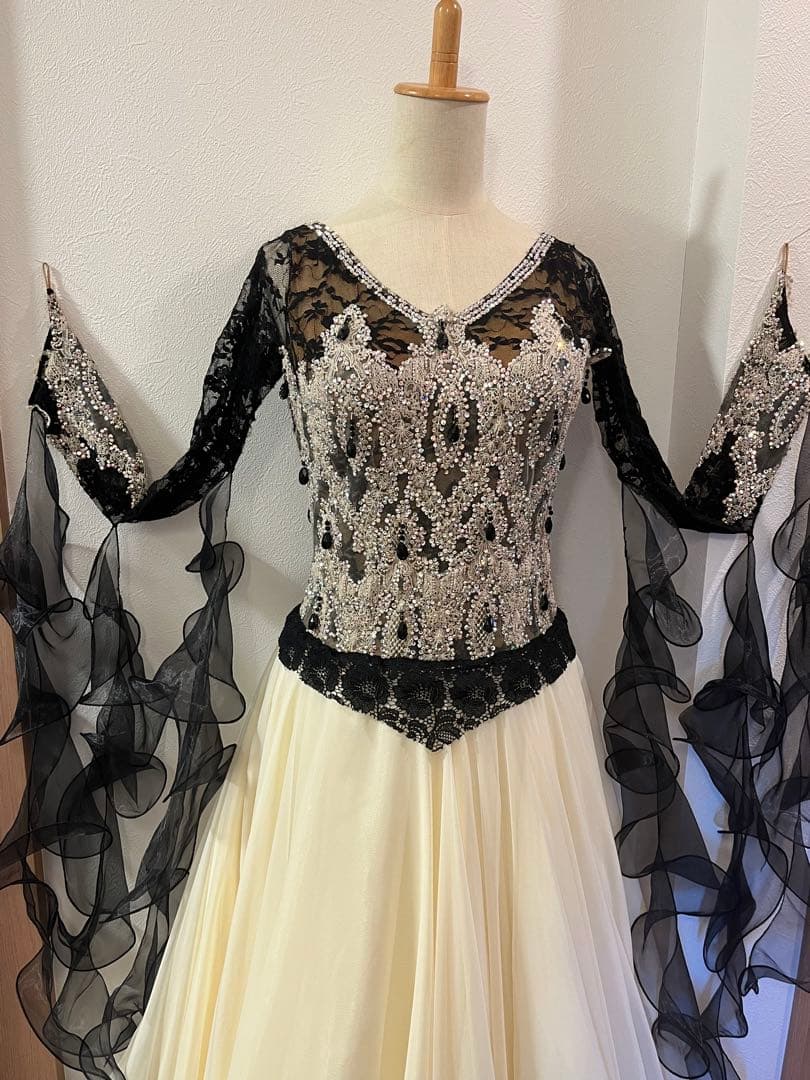 社交ダンス　ドレス ジャンティ クリーム　黒　ブラック　スタンダードドレス